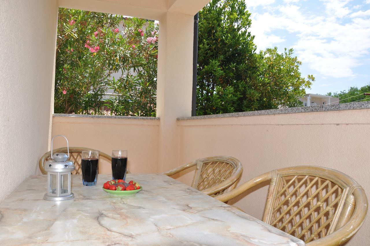 Apartments Mirakul Lopar Exterior foto