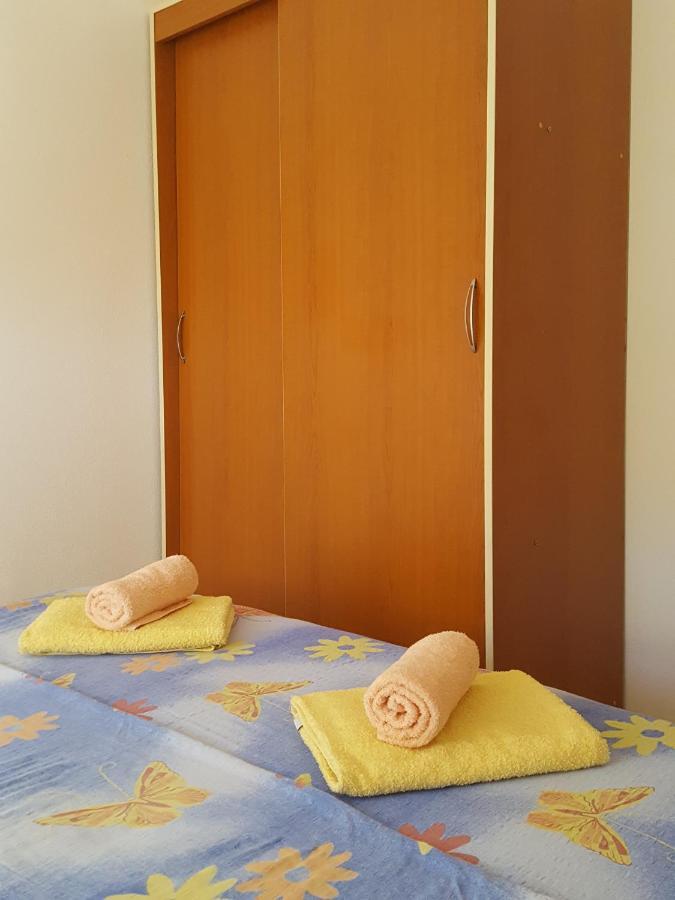 Apartments Mirakul Lopar Exterior foto